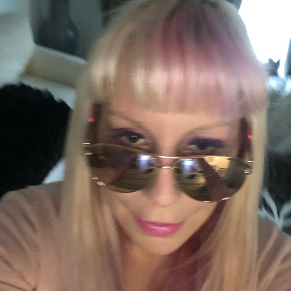 Meet your Posher, Jewlia - Picture 2 of 2